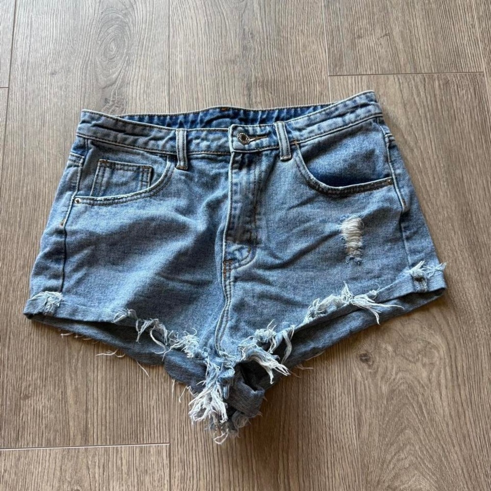 Light Wash Distressed Denim Shorts Frayed Hem‎ High Rise Medium Festival